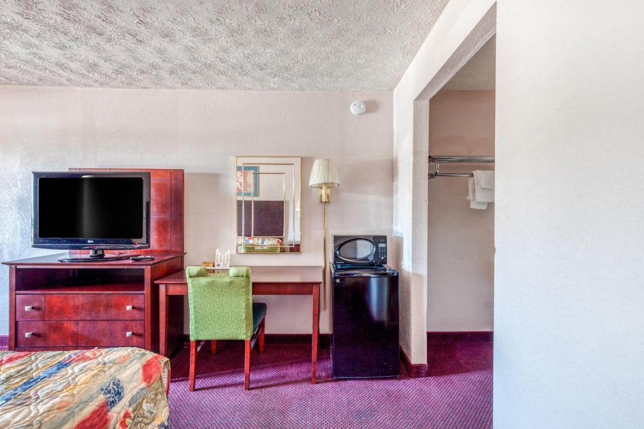 Oyo Hotel Decatur I-20 East & Wesley Club Dr Экстерьер фото